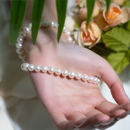 White Freshwater pearl necklace--Moonbeam Pearl